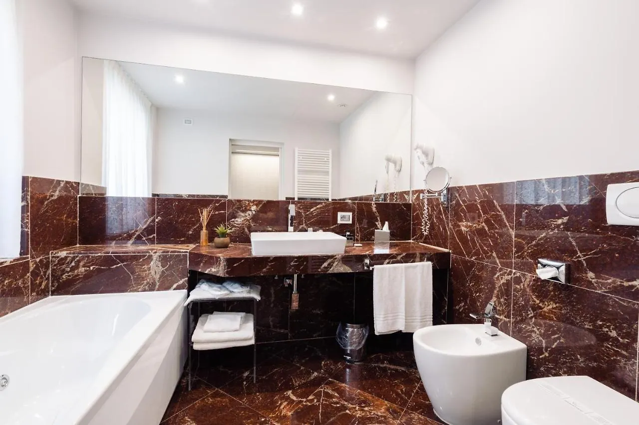 Hotel Michelangelo Καρράρα 4*,