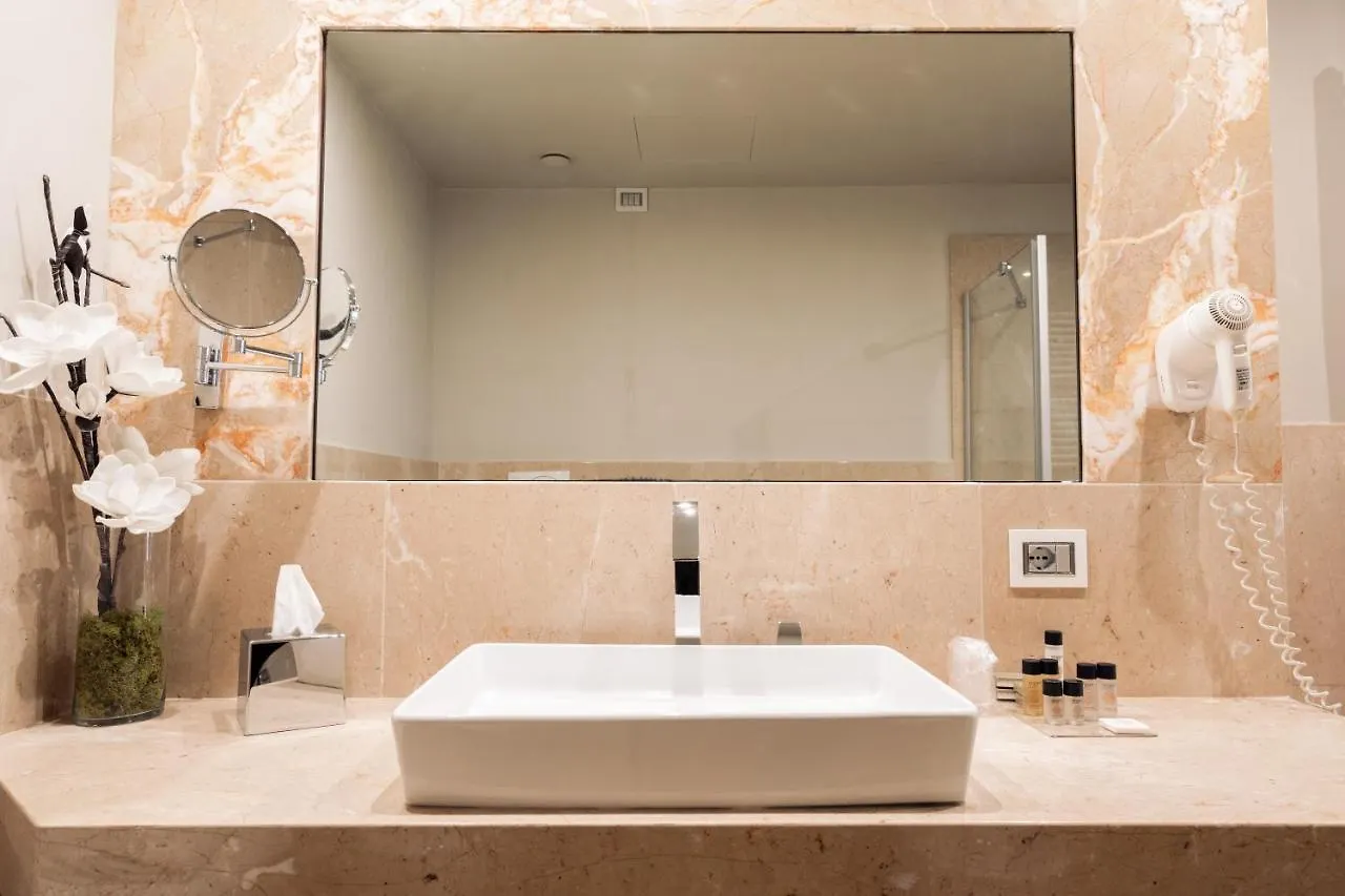 Hotel Michelangelo Καρράρα
