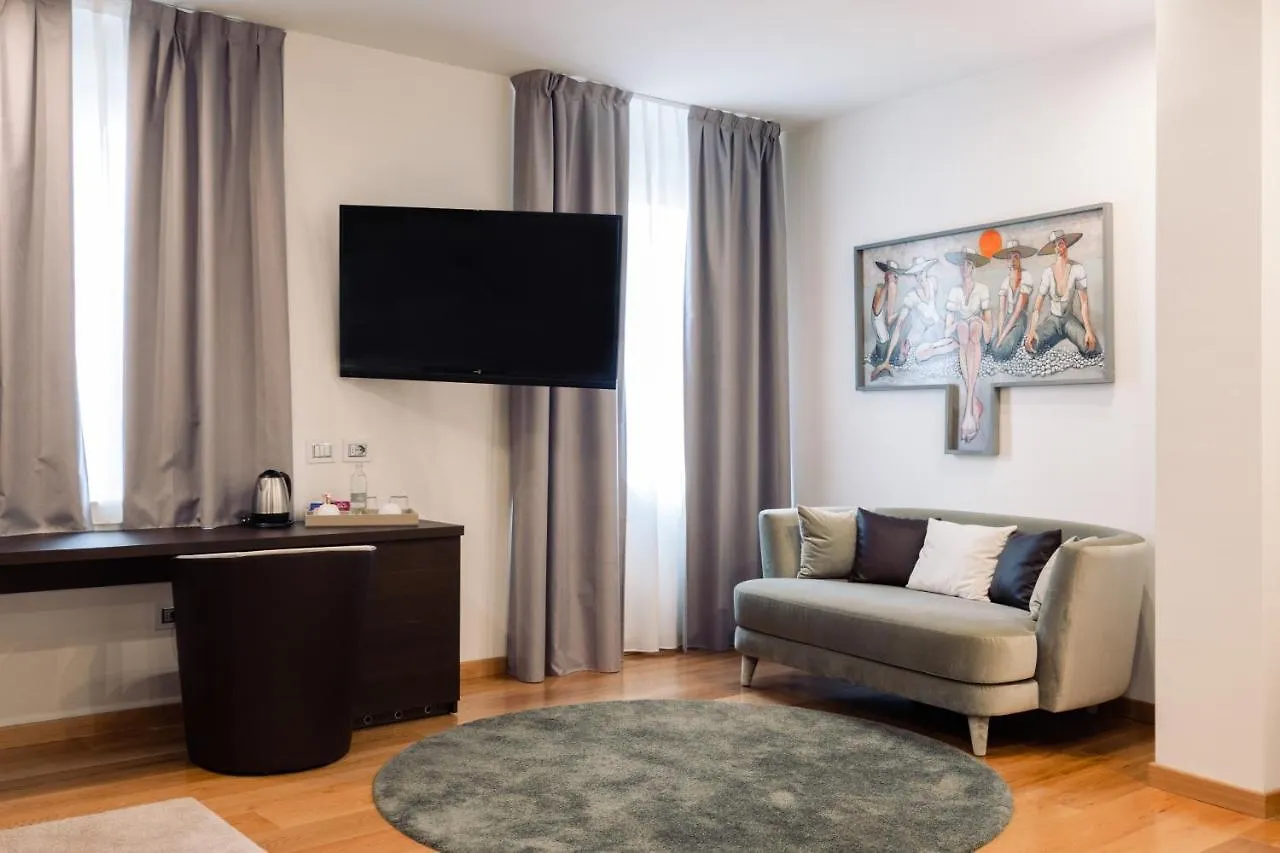 Hotel Michelangelo Καρράρα 4*,  Ιταλία